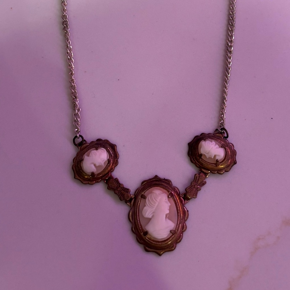 Elegant Cameo Necklace in Gold and Pink